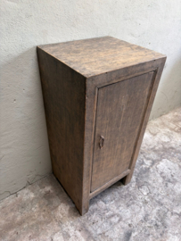 Uniek oud vergrijsd houten kastje halkastje 1 grote deur H95 x B45 x D40 cm landelijk stoer kast