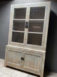 Prachtige grote doorleefd houten kast met glas servieskast keukenkast vergrijsd grijs vitrinekast buffetkast landelijk stoer industrieel vintage brocant groot