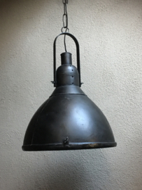 Industriele hanglamp fabriekslamp landelijk metaal met glasplaat zwart zwarte stoer industrieel
