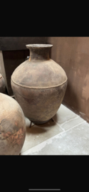 Prachtige grote orginele oude aardewerk kruik pot vaas groot op voet landelijk nr 88