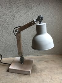 Vintage industriële lamp wandlamp bedlampje wandlampje industrieel landelijk grijs bruin tafellamp Burolamp bureaulamp landelijk hout metaal zink zinken | Verlichting lampen | 't Jagershuis