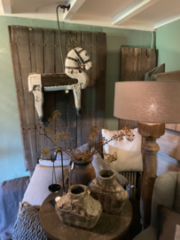 Heel leuk uniek oud houten paard carousel wanddecoratie wandpaneel  horse pferd van carrousel kermis draaimolen aan ijzeren stang vintage