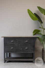 Oud vergrijsd zwart grijs antraciet houten ladekast ladekastje sidetable ladeblok kast landelijk stoer met onderplank vintage