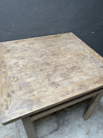 Stoere vergrijsd houten tafel eettafel China Chinees Chinese keukentafel 86 x 81 x H86,5 cm verkooptafel hoektafel bijzettafel landelijk stoer metalen studs