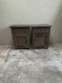Oud vergrijsd houten kastje nachtkastje nachtkastjes hout ladekastje ladekastjes kastjes tafel tafeltje halkastje landelijk bijzettafel bijzettafeltje