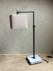 Frezoli Tierlantijn tafellamp hard stone hardstone desk lamp lood grijs kleur lamp lampje hardsteen voetje landelijk stoer