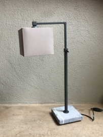 Tierlantijn tafellamp hard stone hardstone desk lamp lood grijs kleur lamp lampje hardsteen voetje landelijk stoer