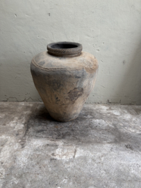 grote oude stenen kruik pot vaas decoratie antiek olijfpot olijfkruik graankruik landelijk eye catcher H 88 cm nr 58