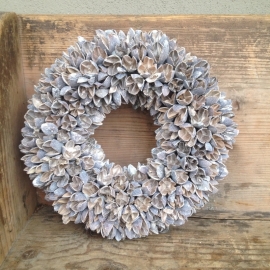Mooie krans bakuli wreath 30 cm vergrijsd white wash beuk beukenootjes