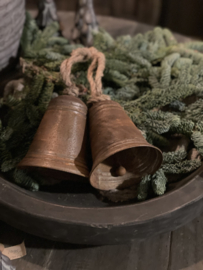 “ Zinken “ metalen klok kerstklok bel klokken kerstklokken rusty bel belletjes stoer landelijk Brocant industrieel roest roestbruin bruin
