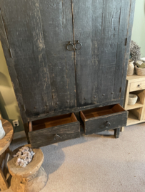 Prachtige oud zwarte houten 2 deuren en 2 laden kast grote kast 220x130x50cm stoer landelijk robuust industrieel