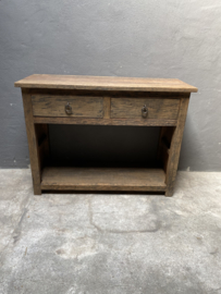 Stoer oud vergrijsd houten sidetable tafel ladekast wastafel wastafelmeubel keukenblok kookeiland grove nerf dressoir sidetable werkbank bureau landelijk stoer robuust vergrijsd hout kookeiland keukeneiland wandmeubel 2 lades