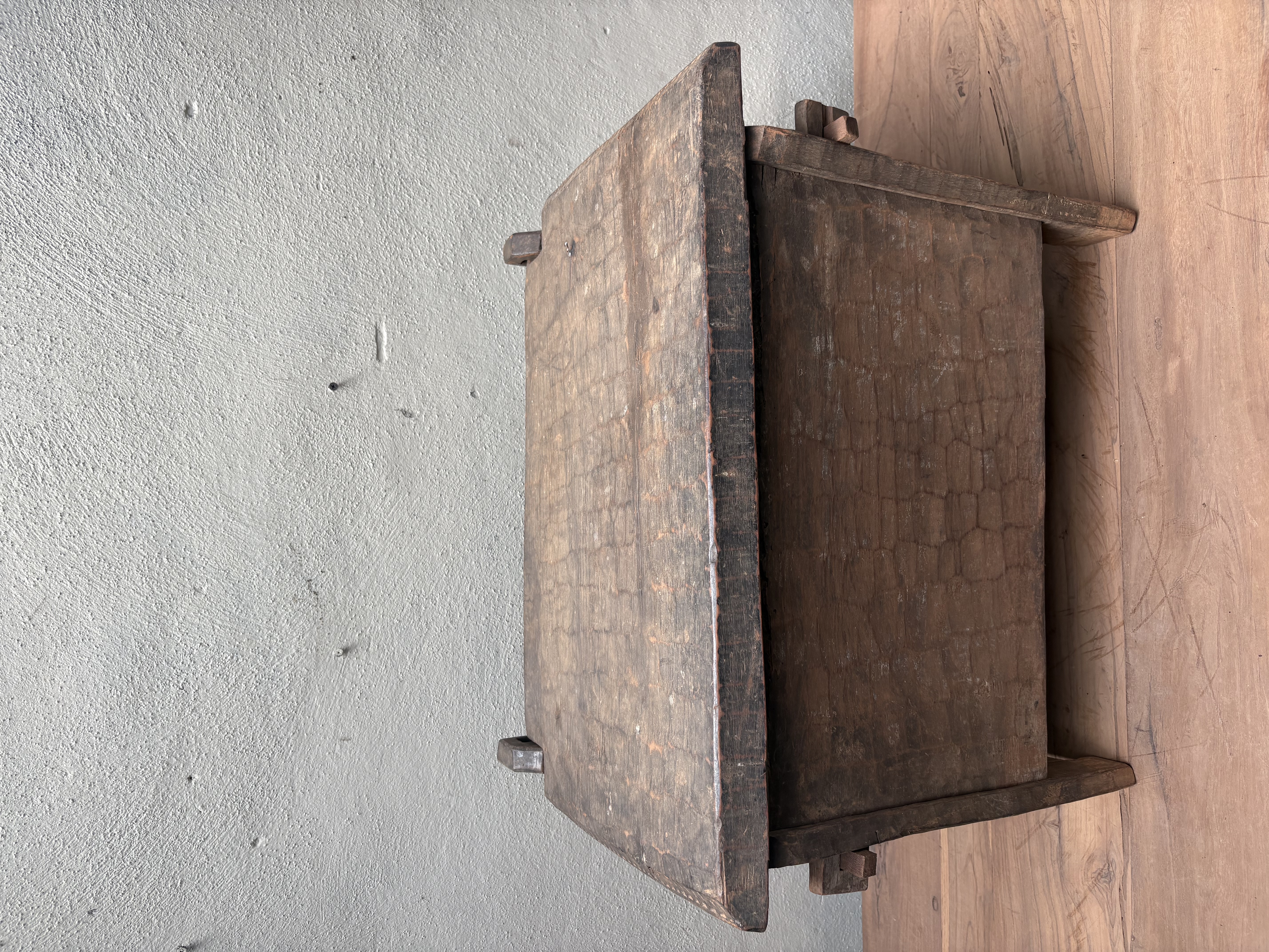 Stoere originele oude houten Himalaya kist kistje dekenkist landelijk klepbank nr 44
