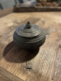 Stenen  spicebox met deksel bakje grijs zwart vergrijsd trommel trommeltje potje schaaltje landelijk stoer vintage zwartbruin