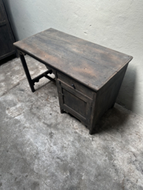 Stoer vergrijsd houten tafel tafeltje buro bureau bijzettafeltje tafeltje met laatje en deurtje