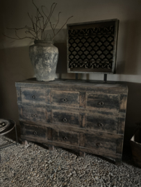 Enorme grote oude stoere ladenkast dressoir sideboard Sidetable kast landelijk industrieel donkerbruin vergrijsd vintage