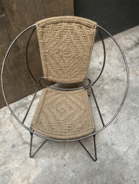 Hele gave metalen stoel stoeltje stoeltjes fauteuil boho met jute zitting rond landelijk stoer sober vintage industrieel Ibiza