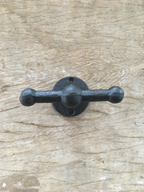 Gietijzeren deurknop classic klassiek kraan zwart kraantje greep greepje handvat handgreep handgreepje gietijzer landelijk deurknopje
