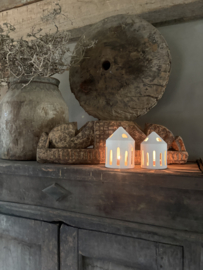 Witte stenen theelichthouder Tealight holder leeff light house Lynn small huisje H13,7 x D9,5 cm wit white