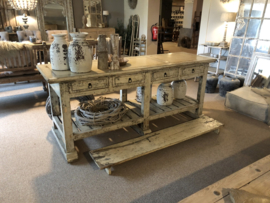 Stoere groot uniek oude houten witte tafel werkbank keukenblok kookeiland met lades marmer inleg blad onderblad gebroken wit beige grijs zwart sidetable keukentafel stoer vintage doorgescheurd landelijk industrieel 209 x 64 x 87 cm