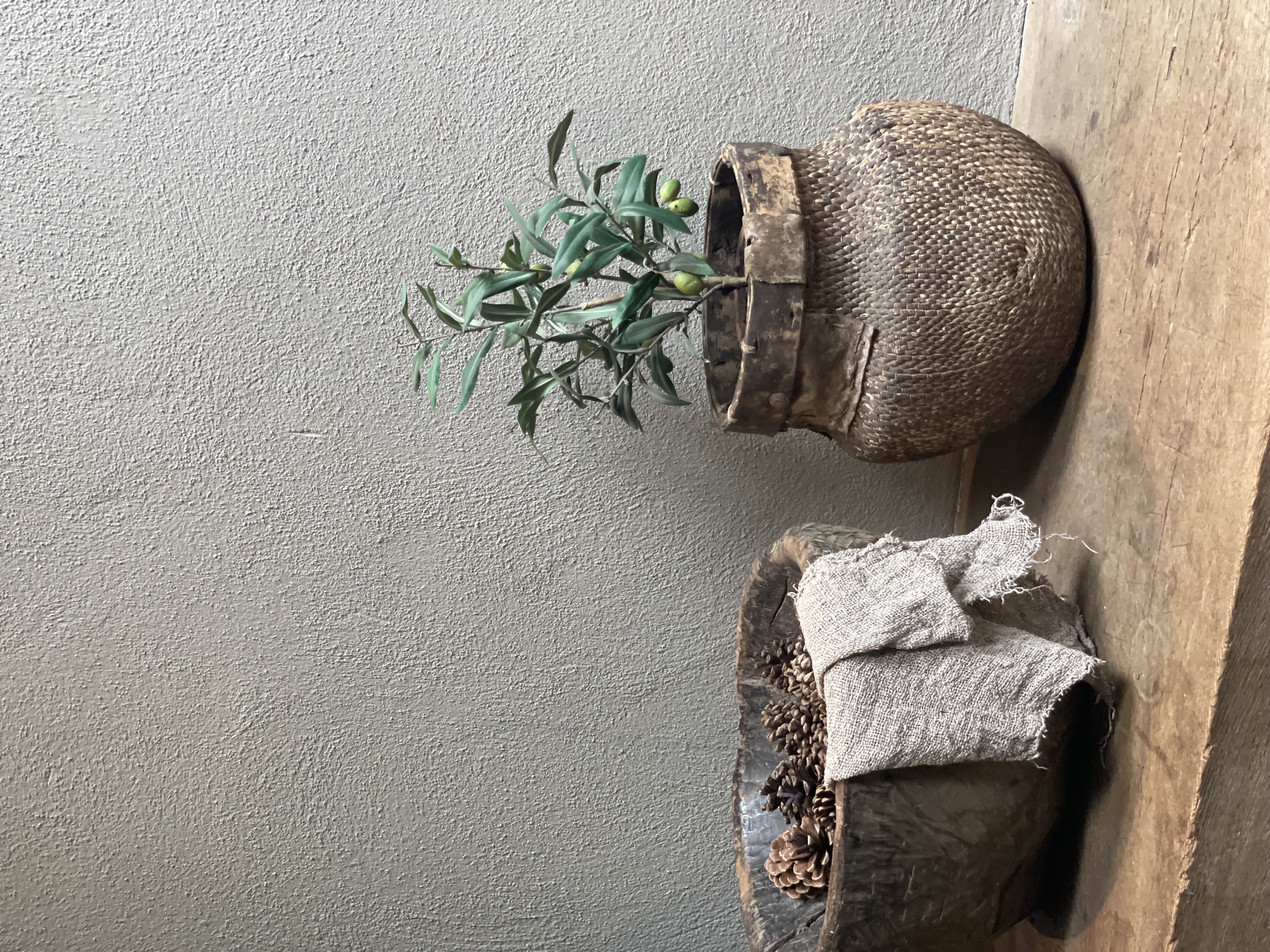 Hele stoere oude doorleefde mand Chinese plukmand rijstmand vaas kruik pot bloempot ompot landelijk vintage