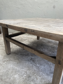 Oude vierkante vergrijsd houten olmwood elmwood salontafel 87 x 84 cm