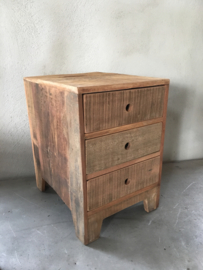 Oud houten kastje vergrijsd doorleefd hout ladenkastje laatjes kast A4 naturel no colour