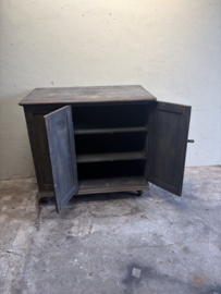 Stoer oud houten kast kastje 3 deuren halkastje legplanken vergrijsd origineel oudje landelijk stoer sober