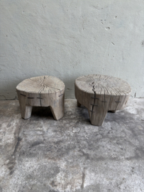 Grof houten krukje bijzettafeltje