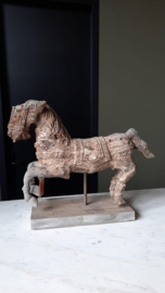 Uniek oud vintage houten paard paardje horse pferd landelijk stoer sober houtsnijwerk