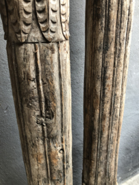 Prachtige grote oude vergrijsd houten baluster pilaar zuil hoge kandelaar vloerkandelaar landelijk stoer oud vergrijsd hout houten kolom
