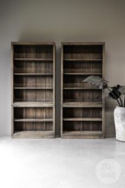 Set van 2 hele gave  grote oude vergrijsd doorleefd houten kast keukenkast servies legplanken boekenkast keuken servieskast keukenkast  sober landelijk stoer groot hout vergrijsd boekenkast keukenkast winkelkast uniek 233 x 107 x 31 cm