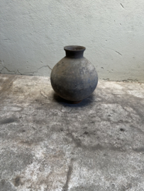 Prachtige vergrijsd antieke claypot Nepal kruik stenen vaas pot landelijk stoer sober vintage 36 x 32 cm