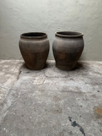 Prachtige grote stenen kruik bloempot vaas landelijk sober grijs beige vergrijsd H73 x 65 cm
