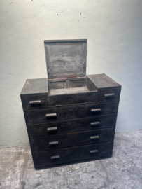 Stoer landelijk oud vegrijsd houten kast kastje desk buro toonbank dressoir commode ladekast Sidetable wandtafel commode met klepje