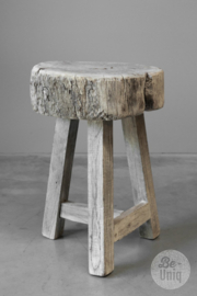Gave oude houten kruk krukje krukjes landelijk stoer hakblok tafeltje bijzettafeltje
