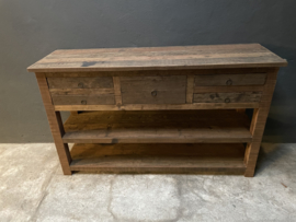 Stoer oud vergrijsd houten sidetable tafel bassano ladekast wastafel wastafelmeubel keukenblok kookeiland grove nerf dressoir sidetable werkbank bureau landelijk stoer robuust vergrijsd hout kookeiland keukeneiland wandmeubel 5 lades