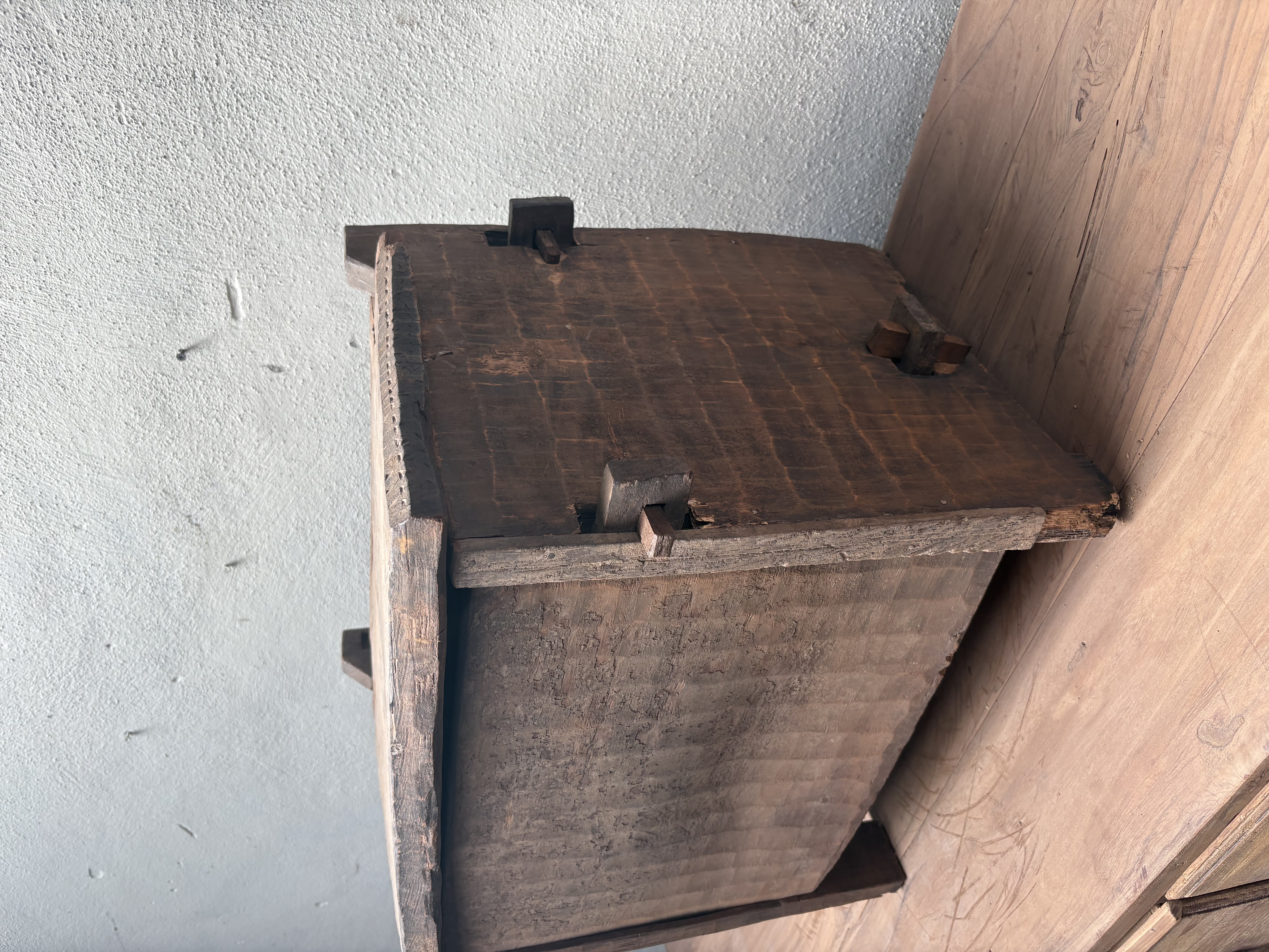 Stoere originele oude houten Himalaya kist kistje dekenkist landelijk klepbank nr 40