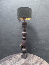 Oude vergrijsd houten balusterlamp voet lampevoet hout landelijk stoer aura Peeperkorn nr 7