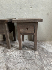 Oud vergrijsd houten kastje nachtkastje nachtkastjes hout ladekastje ladekastjes kastjes tafel tafeltje halkastje landelijk bijzettafel bijzettafeltje