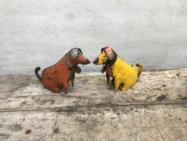 Stoere kleine metalen blikken hond teckel tekkel teckeltje M kleur color colour hond Dog decoratie speelgoed blik  hondje landelijk vintage industrieel