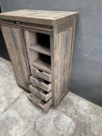 Stoere oud houten kast  met schuifdeur en 4 lades 121 x 87 x 46 cm keukenkast oud hout landelijk stoer industrieel