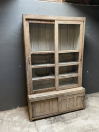 Grote oud houten kast vitrinekast met schuifdeuren glaskast landelijk stoer vintage industrieel stoer