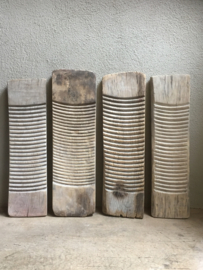 Oud vergrijsd houten wasbord wasplank wasplankje schrobbord  wasbordje plank wasborden decoratie oude landelijke boeren gerei keukengerei