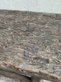 Hele stoere grove grof houten tafel tafeltje bijzettafel bijzettafeltje bankje kruk landelijk stoer robuust sober H46 x 64 x 37 cm