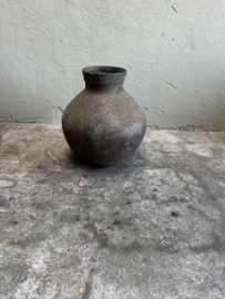 Prachtige vergrijsd antieke claypot Nepal kruik stenen vaas pot landelijk stoer sober vintage 42 x 35 cm
