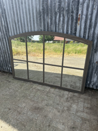 Grote vergrijsd houten spiegel Stalraamspiegel B180 x H121 cm kozijn toog toogspiegel landelijk stoer sober industrieel