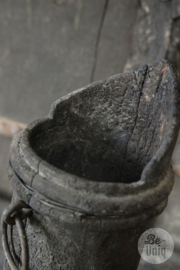 Oude unieke houten kan pot bak vaas prachtig donker patine patina grijs zwart landelijk stoer