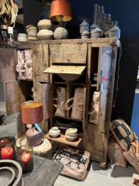 Echte unieke houten grutterskast vakkenkast dichte kast met deurtjes oud beslag 166 x 150 x 43 cm landelijk vintage industrieel