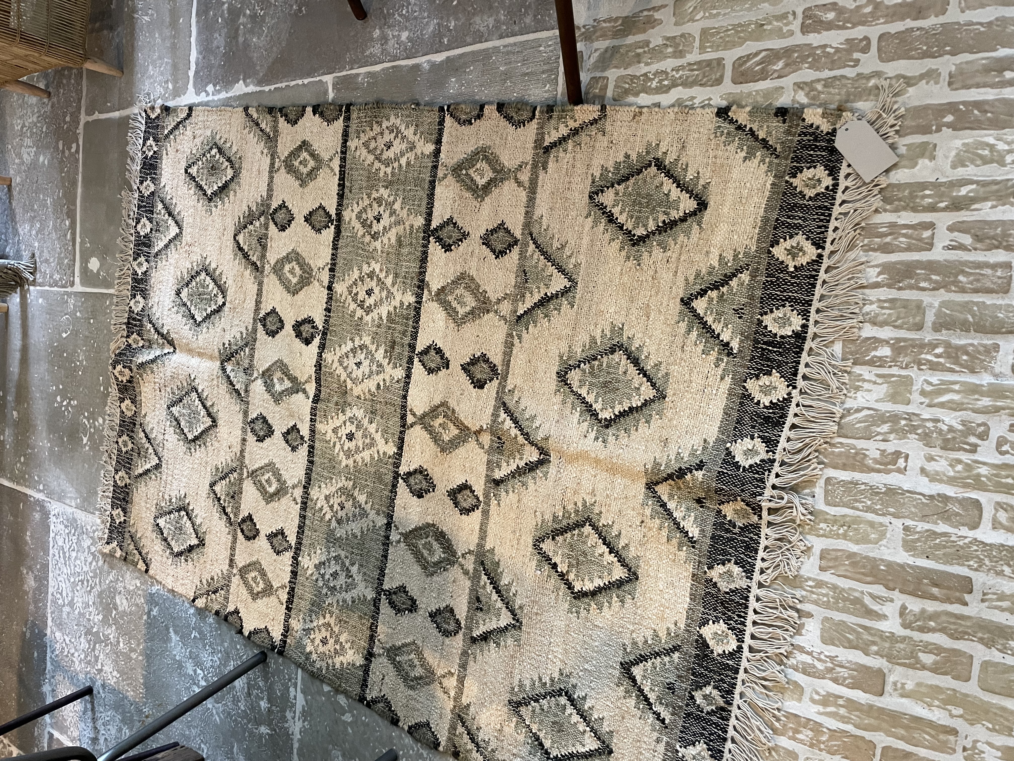 Kelim kleed kleedje vloerkleed beige grijs zwart  tafelkleed 190 x 126 cm vintage landelijk stoer sober